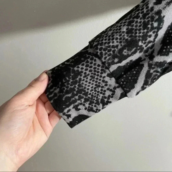 LNA Orion Python Sweatshirt Size Small - Picture 4 of 10